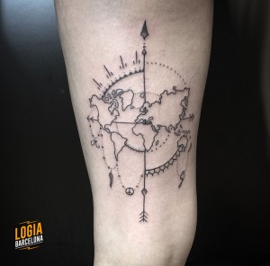 tatuaje_brazo_mapamundi_blackwork_Dalmau_Tattoo_Logia_Barcelona 
